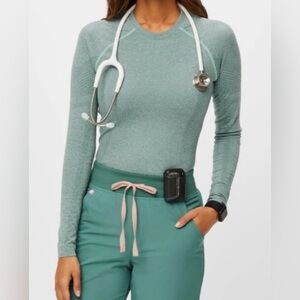 Figs Women's Eucalyptus Salta Seamless -
Longsleeve Underscrub